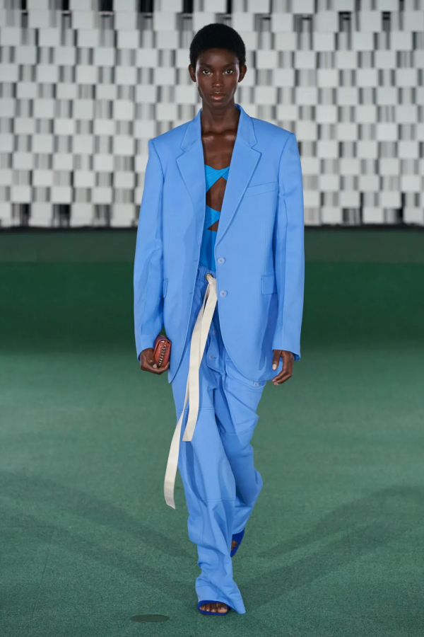 Stella McCartney 2022春夏 | 一場富有活力和動感的“蘑菇”時尚盛宴