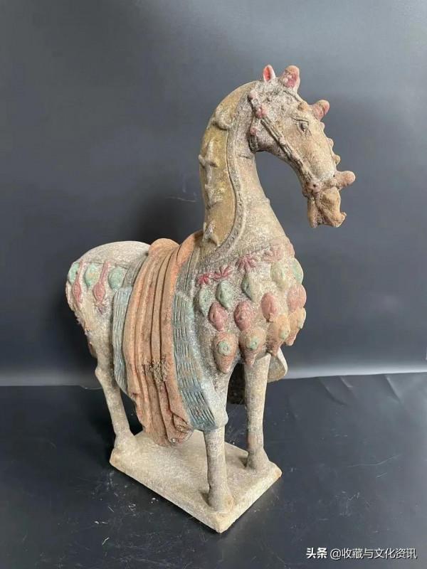 唐代陶馬擺件賞析