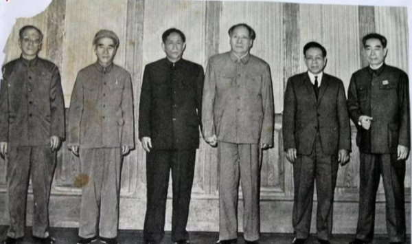 1971年，外交宴上國寶九龍杯失竊，周總理巧用魔術讓外賓原物奉還