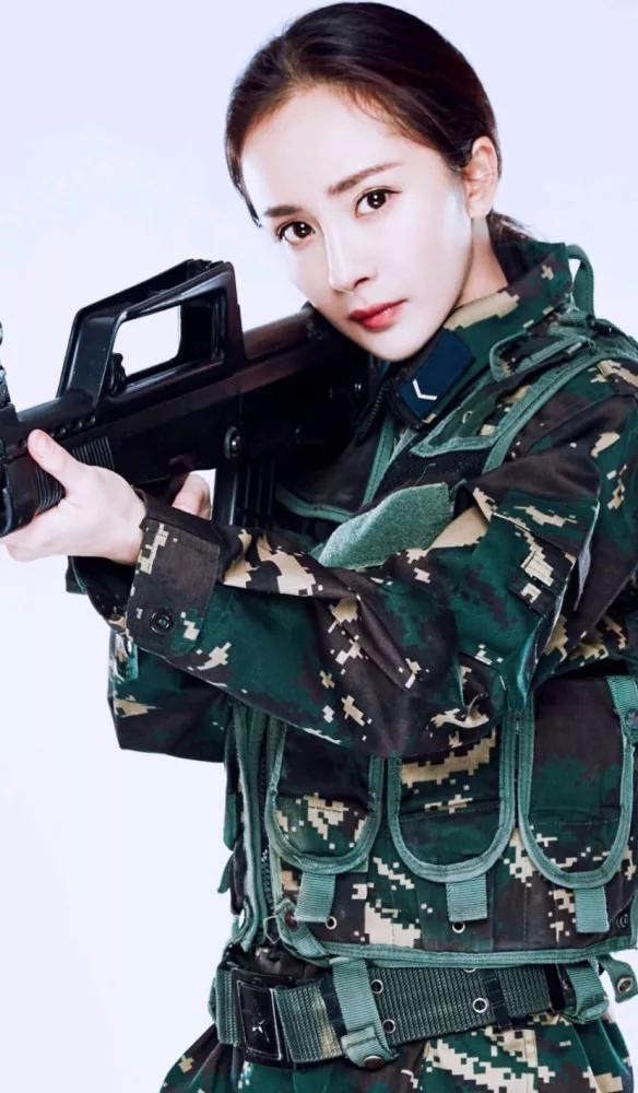 楊冪當過兵？中國人民解放軍：空軍。一起來看看吧