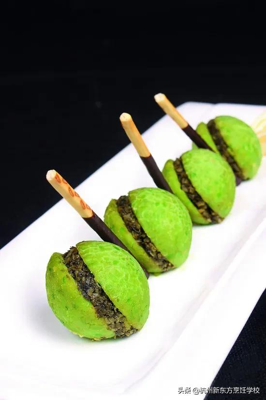 九道新穎冷盤製作，量少精緻，顏值頗高