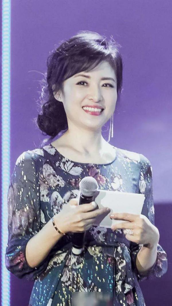 周濤：成熟大氣，溫柔端莊，有著中國女性的古典美