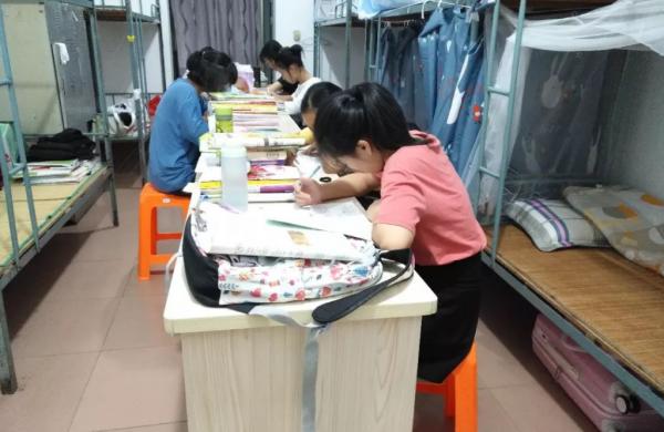 高考過後會發現，“走讀生”和“住校生”的差距太明顯，別選錯了