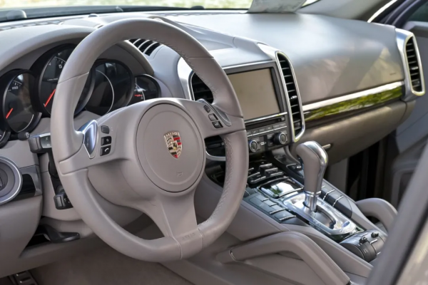 年均不足6000km，一流的成色與實力，這樣的二手Cayenne太少見