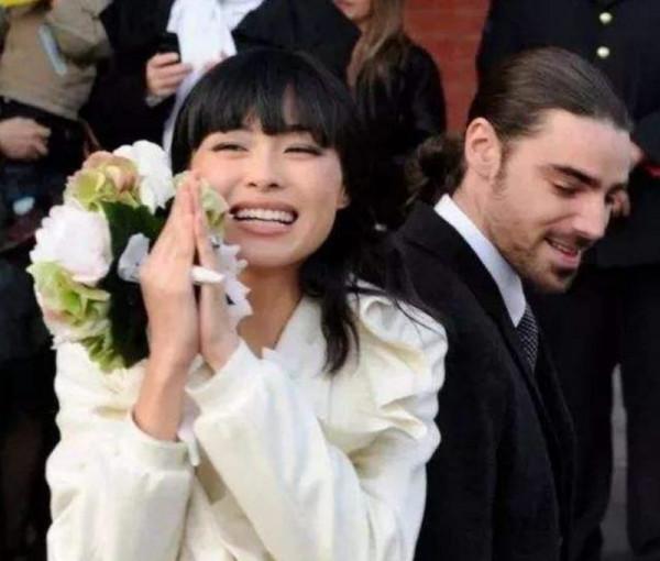 中國女孩嫁入比利時王室，成首位中國籍王妃，11年過去她生活怎樣