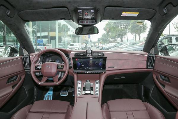 被冷落的豪華車DS9，軸距2895mm，標配愛信8AT，究竟輸在了哪裡？