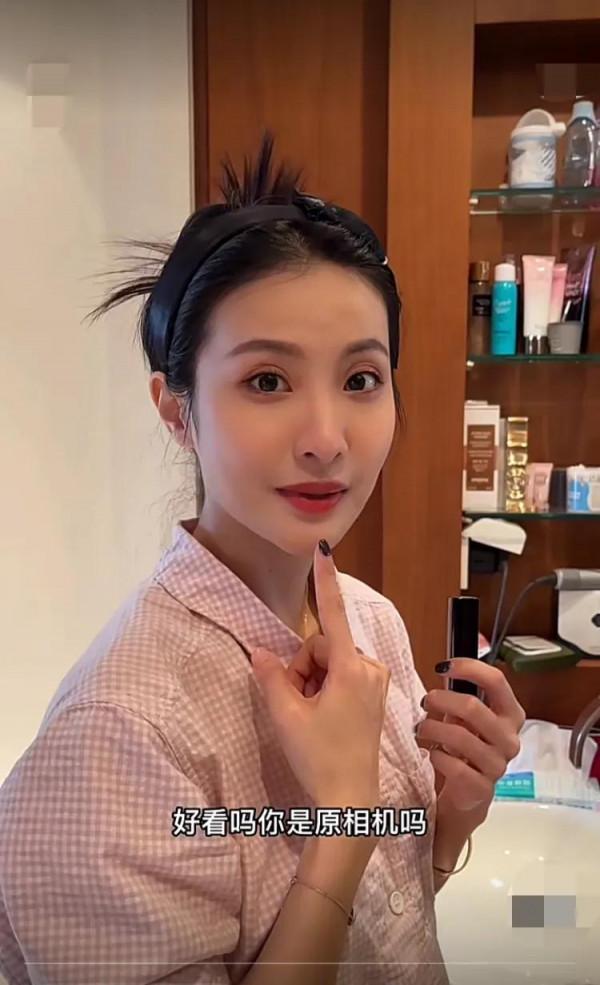 富婆的廁所！賴雨濛高檔護膚品成山，喊話助理：不開美顏拉黑開除