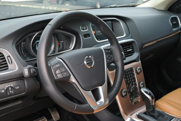 不甘平庸的另類鋼炮——二手沃爾沃 V40CC