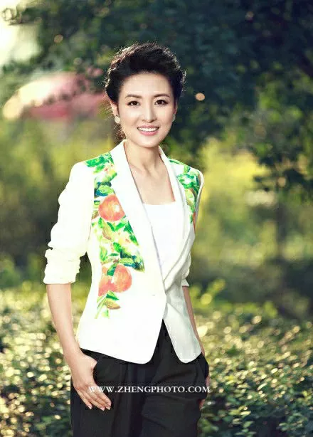 央視主持人周濤：知性幹練優雅美麗（珍藏版）