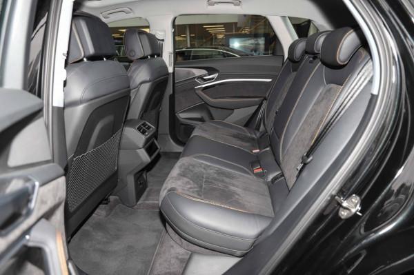 比進口版便宜10萬多 續航提升到500km 實拍一汽-大眾奧迪e-tron