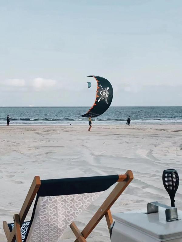 風箏衝浪：海上馭風人，在藍天大海間翻滾馳騁