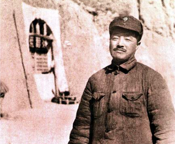 10歲小孩自稱參加過長征，毛主席問：誰能證明？小孩回答：賀龍