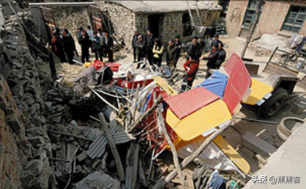 農民譚成年：駕機墜亡，屋主索賠11萬，妻大哭：為什麼你要開飛機