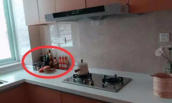 建議：灶臺上別擺瓶瓶罐罐了，學年輕人這麼做，乾淨又整潔