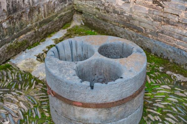 安徽未商業化的古村落,遇見一隻有靈性的狗,帶著我們轉村子 安徽未商業化的古村落,遇見一隻有靈性的狗,帶著我們轉村子