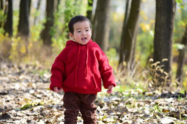 一場秋雨一場寒,這樣給孩子穿衣服,減少生病的機會,你做對沒? 一場秋雨一場寒,這樣給孩子穿衣服,減少生病的機會,你做對沒?