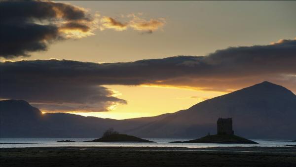 上完大學，如果家裡沒背景和實力，儘量去大城市別回家鄉，贊同嗎