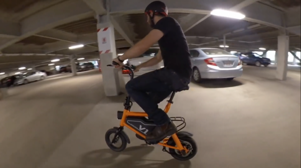 美國小夥買中國迷你電車,本來不相信質量,試駕後想轉行做代駕 美國小夥買中國迷你電車,本來不相信質量,試駕後想轉行做代駕