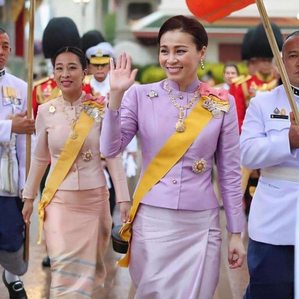 泰國第一夫人：搶了王后和布麗吉特風頭，給佩瑪行屈膝禮贏在氣質