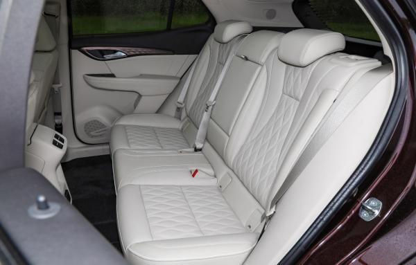 試駕別克昂科威S，2.0T引擎支援可變缸技術，後備箱容量成短板！