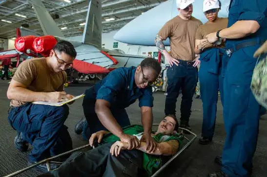 怕被一窩端?美軍航母在南海練捱打,解放軍備好“打狗棒”看他演 怕被一窩端?美軍航母在南海練捱打,解放軍備好“打狗棒”看他演