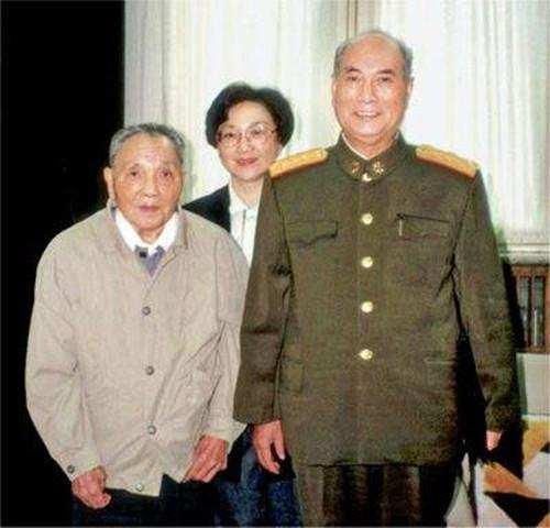 1998年張萬年訪美，美陸軍司令沙利突然抱住他：今天終於抓住你了