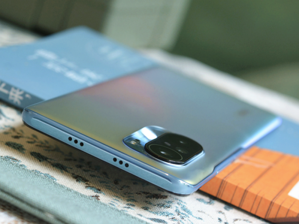 閉眼買就行！這7款手機不僅效能強悍，價格還很良心