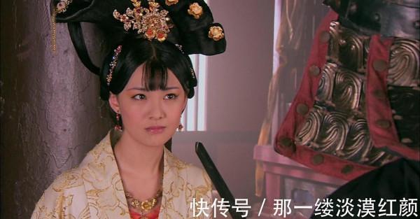 秀才到北京參加考試，拿出了一副對聯，武則天重金換下對聯