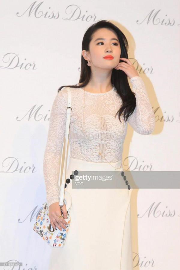 劉亦菲～白裙飄飄 自帶仙氣