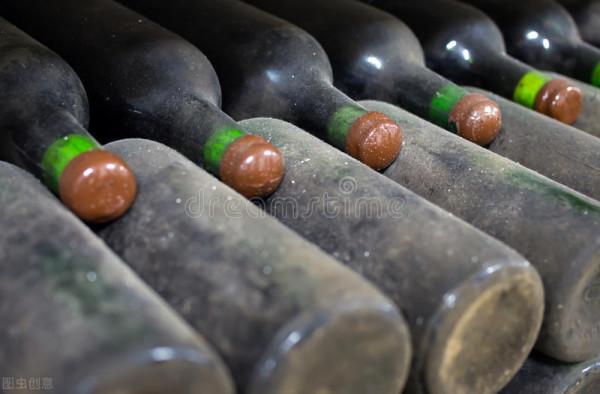 儲存白酒的竅門，不會“跑酒”，越陳越香，家裡白酒多要學會