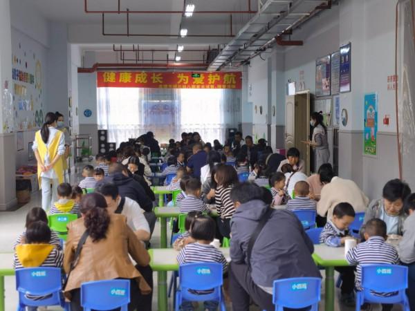 會理市城北幼兒園邀請家長試餐、陪餐,共同守護幼兒舌尖上的安全 會理市城北幼兒園邀請家長試餐、陪餐,共同守護幼兒舌尖上的安全