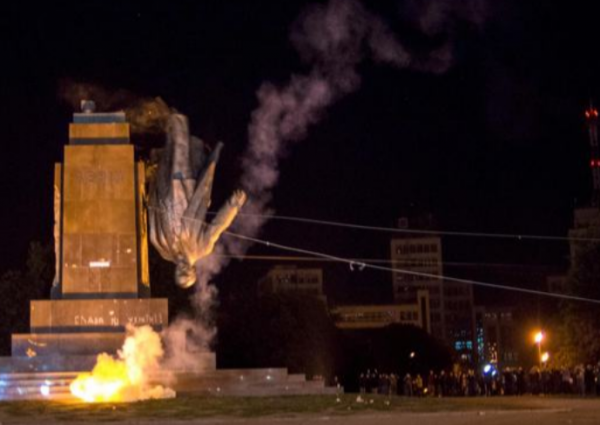 暴亂升級！哈薩克暴徒搶劫軍火庫，俄維和部隊火速支援