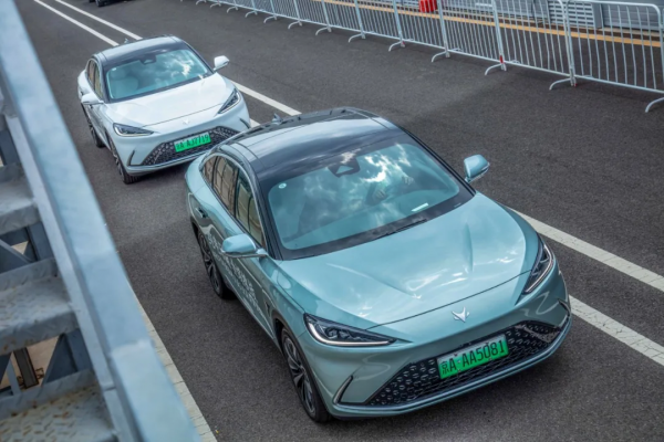 4.5秒破百，車長近5米的國產高階轎車竟是賽道高手，開著超爽