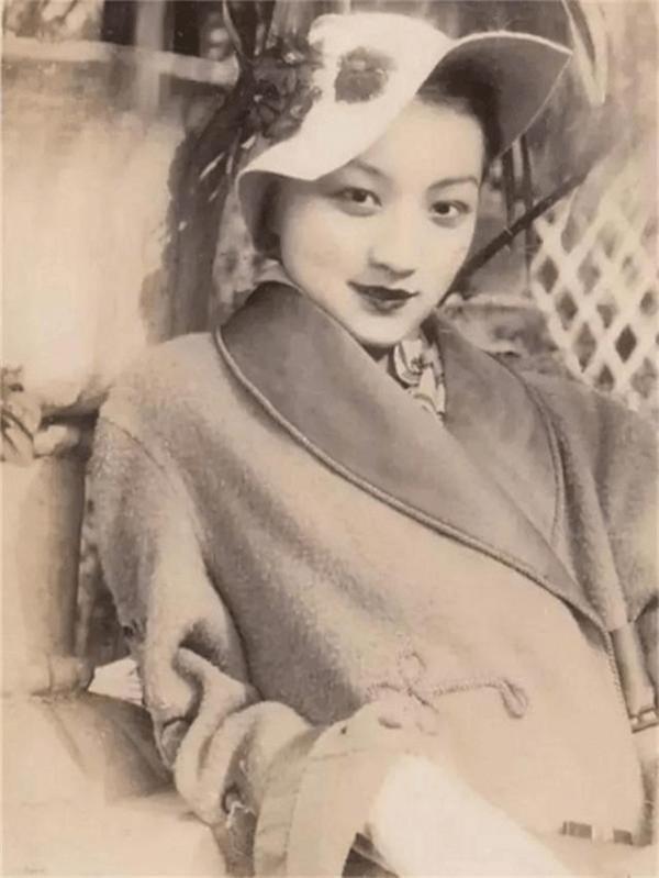 袁美雲：被親媽賣，被養父當作工具人掙錢，婚後退出熒幕反獲幸福