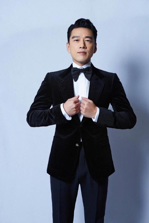 演員王耀慶，為了省房租娶了房東的女兒，結婚20年零緋聞