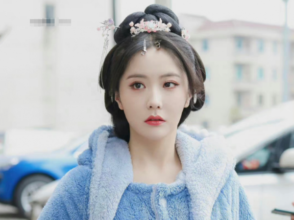 嘉行傳媒真是好眼光，王藝瑾穿古裝：這是照著演員標準選愛豆吧