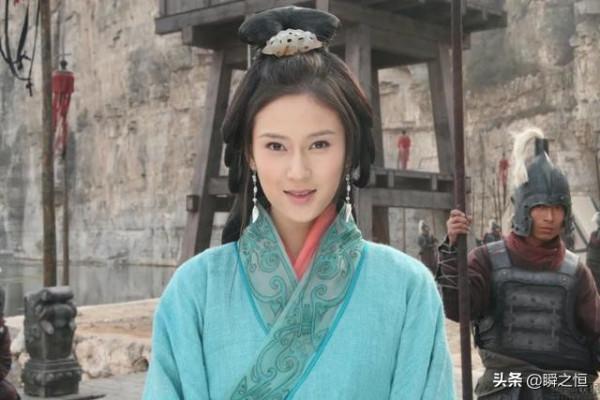 斕曦38歲給鞠婧禕當婆婆，倪虹潔43歲給劉濤當媽，不入丫頭教真颯