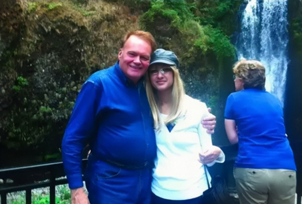 悲催的美國老富豪：老婆兒子朋友都是假的，10年間被騙走千萬美金