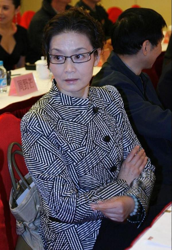 潘虹：跟丈夫結婚8年僅相處380天，離婚後卻說最愛前夫，這是為何
