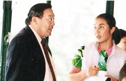 “最強正室”何莉莉:隱忍43年,鬥贏小三,熬死老公,坐擁70億 “最強正室”何莉莉:隱忍43年,鬥贏小三,熬死老公,坐擁70億