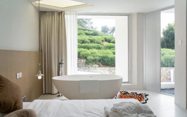 杭州民宿圈又一新作!270°落地玻璃躺看茶園,私享西湖邊避世秘境 杭州民宿圈又一新作!270°落地玻璃躺看茶園,私享西湖邊避世秘境