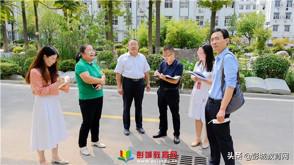 市區領導蒞臨大許中學對學校省地理實踐力課程基地建設進行指導 市區領導蒞臨大許中學對學校省地理實踐力課程基地建設進行指導