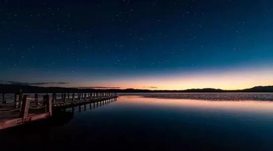 超逼真的宇航員3D星空燈，陪你看遍整個星空