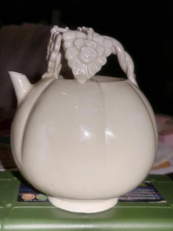 古瓷器鑑定討論帖:北宋定窯瓜式提樑壺辨識 古瓷器鑑定討論帖:北宋定窯瓜式提樑壺辨識