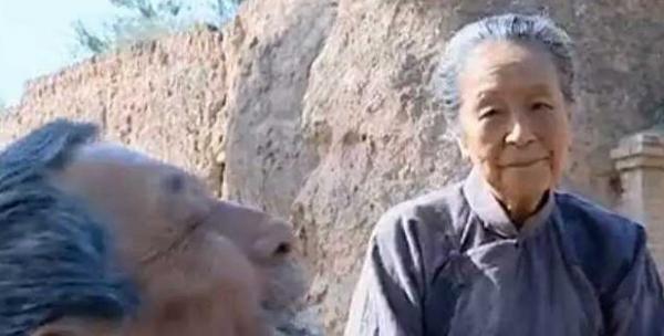 黃素影：13歲演老太太，78歲時兒子悲慘離世，91歲拍戲被“欺負”