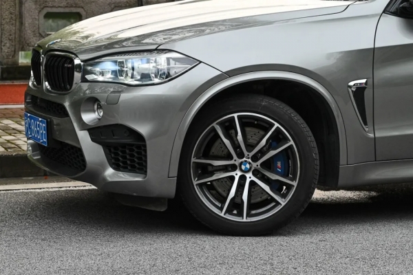 二手寶馬X5M:百萬效能SUV,4.4T雙渦輪增壓,5折購 二手寶馬X5M:百萬效能SUV,4.4T雙渦輪增壓,5折購