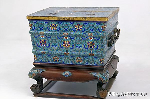 跑到故宮捐冰箱,專家:這是乾隆御用冰箱,捐贈者:在家沒地兒放 跑到故宮捐冰箱,專家:這是乾隆御用冰箱,捐贈者:在家沒地兒放