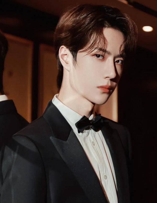 讓這幾位男明星告訴你們,男生穿起西裝來有多正 讓這幾位男明星告訴你們,男生穿起西裝來有多正