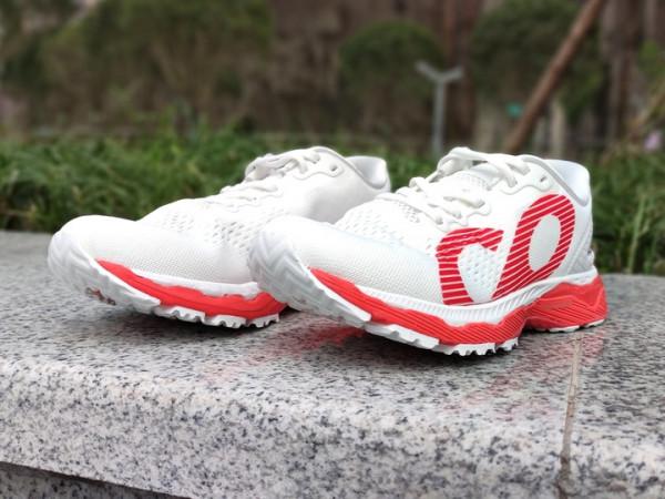 咕咚智慧跑鞋21K馭風體驗 緩震媲美亞瑟士 軟彈媲美李寧䨻