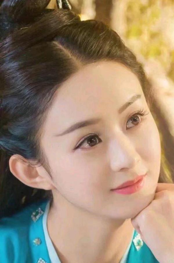 分享一組趙麗穎的美照桌布